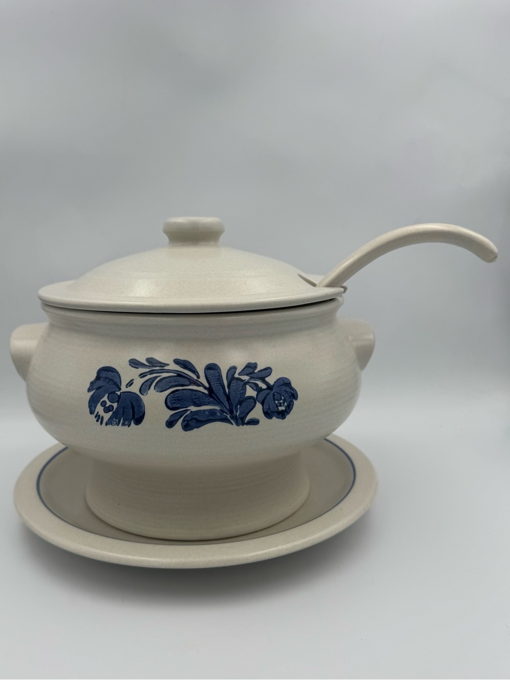 Pfaltzgraff Yorktowne Soup Tureen Lid Ladle Underplate USA Stoneware Set